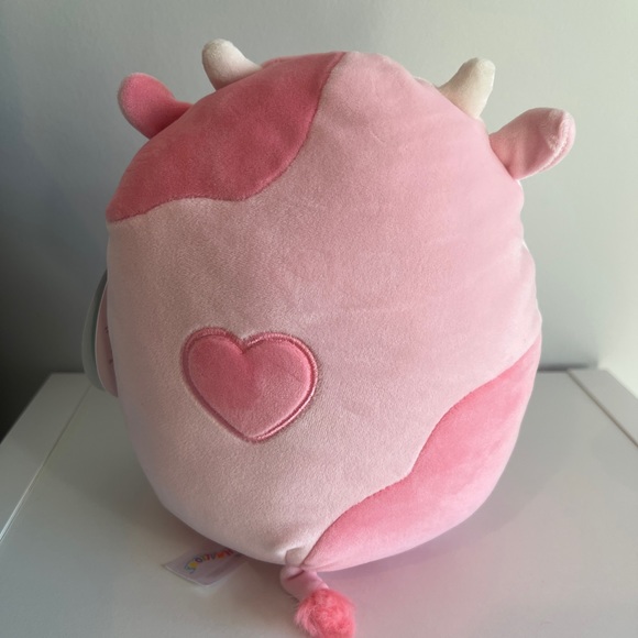 Reshma the Cow Squishmallow - Picture 3 of 4